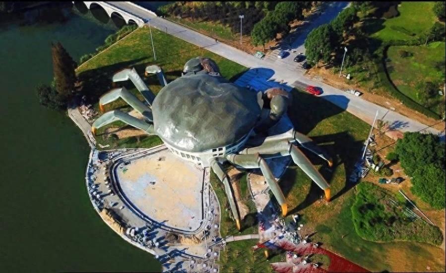 中国奇葩建筑又多一员，昆山现巨型大闸蟹建筑，你觉得好看吗？