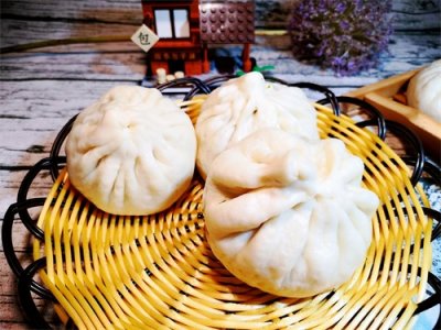 ​大连人称这个野菜叫山麻楂，用它来包包子，鲜香味美，开锅吃不停