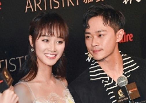蓝盈莹和曹骏忘我接吻被主持人请下台，罗晋紧搂唐嫣