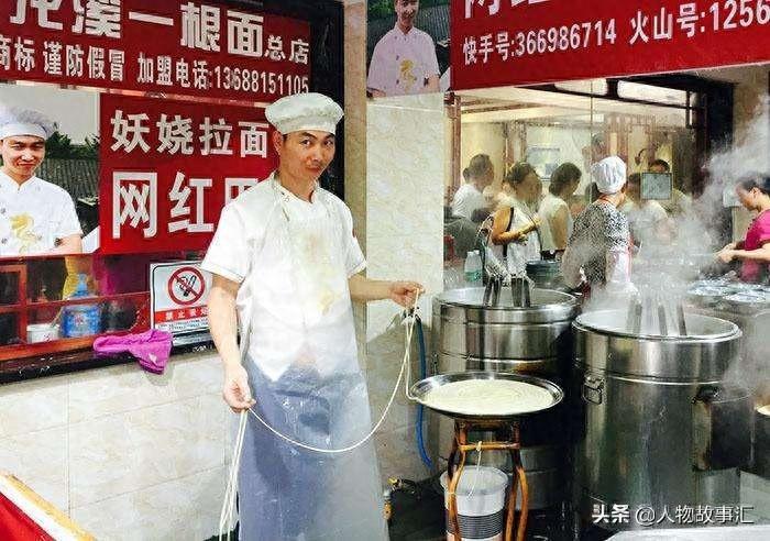 妖娆网红拉面哥：辞掉工作当主播，娶女粉丝，现在混得怎么样了？