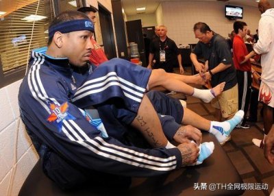 ​NBA赛后球员袜子怎么处理：臭袜子最后全被一个人收走了！