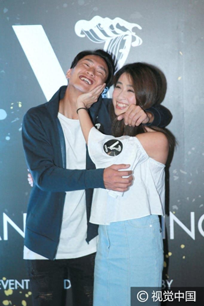 陈柏宇与美女打闹遭推搡大笑 赵劲皓拥卢颂之合影cp感强