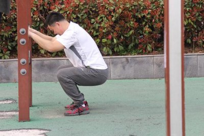​坚持做深蹲，一年后会有什么变化？