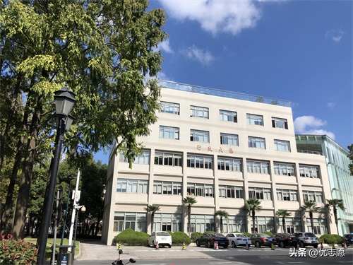 上海财经大学校园风光，走进深秋的校园，实在太美了