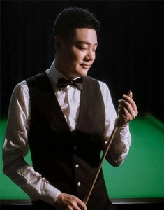 ​丁俊晖：母亲55岁患癌离世，娶大6岁妻子，如今的他仍在成长