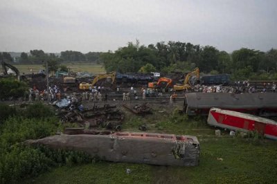 ​印度铁路悲剧：信号系统故障导致数百人丧生