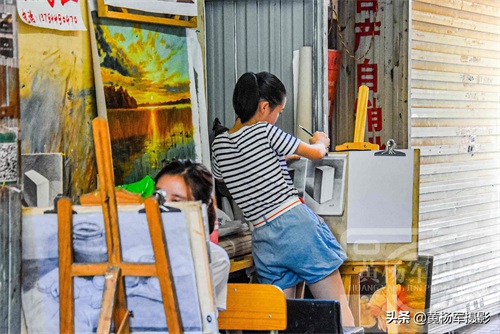 广东深圳大芬油画村，艺术气息浓郁全国最大的油画生产地，看啥样