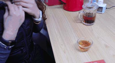 法国电影里最离不开的就是香烟！