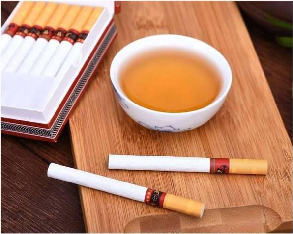 法国电影里最离不开的就是香烟！