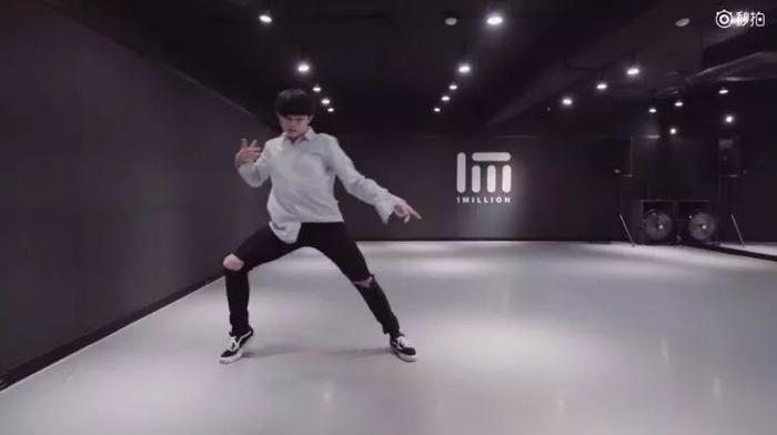 鹿晗陈伟霆接上了小脏辫，新造型让这个节目还没播就火了…