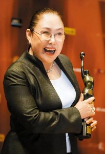 ​74岁斯琴高娃近况引关注，体弱畏寒与刘晓庆状态迥异