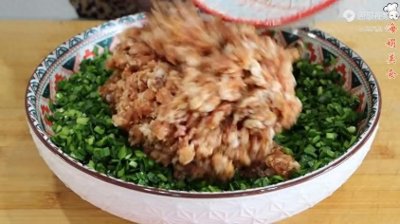 ​农村老妈教的馅饼技巧，面团好操作不粘手，皮薄馅大真好吃