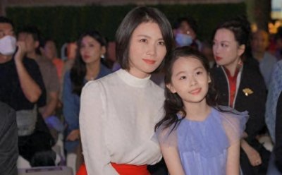 ​20年前就火却因结婚息影，离婚独带女儿，今《山花烂漫时》没认出