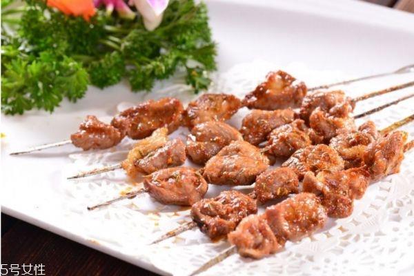 鸡心上面白的油要去掉吗 鸡心怎么清洗