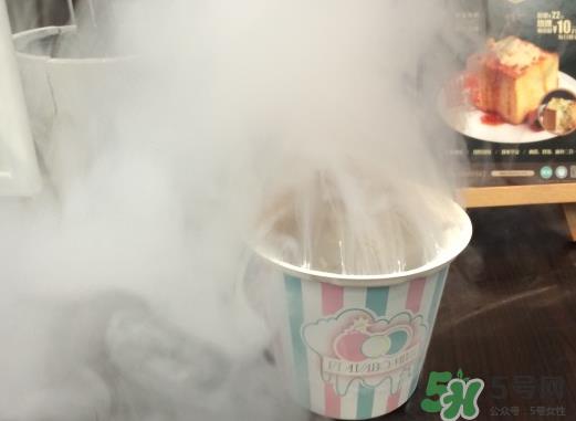 冰淇淋为什么会冒烟？会冒烟的冰激凌怎么做？