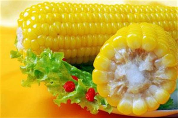 煮玉米变红了怎么回事 煮玉米变红能不能吃