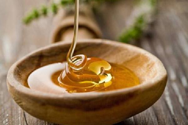 蜂蜜有白色结晶正常吗 蜂蜜有结晶怎么回事 蜂蜜有白色结晶正常吗 蜂蜜有结晶怎么回事