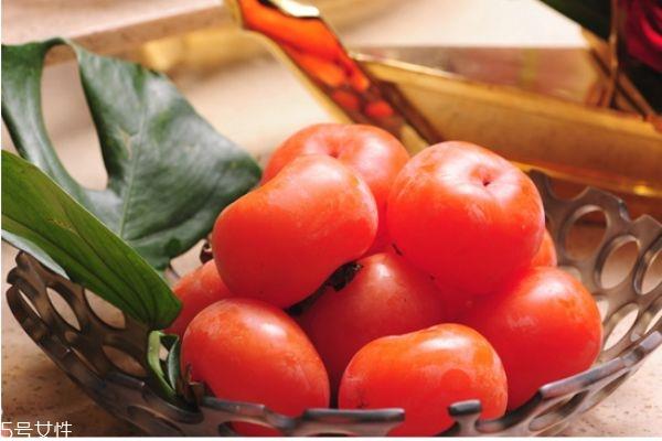 如何辨别柿子是否成熟 柿子和香蕉不能同吃 如何辨别柿子是否成熟 柿子和香蕉不能同吃