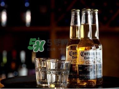 科罗娜啤酒为什么要放柠檬?科罗娜啤酒怎么喝 科罗娜啤酒为什么要放柠檬?科罗娜啤酒怎么喝