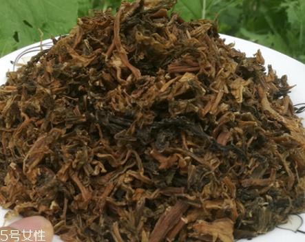 梅干菜怎么挑?闻味道看颜色 梅干菜怎么挑?闻味道看颜色