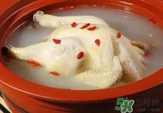 清炖鸡汤放什么调料?清炖鸡汤放什么材料? 清炖鸡汤放什么调料?清炖鸡汤放什么材料?