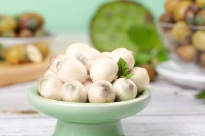 ​新鲜莲子放一夜变色了还可以吃吗 新鲜莲子可以天天吃吗