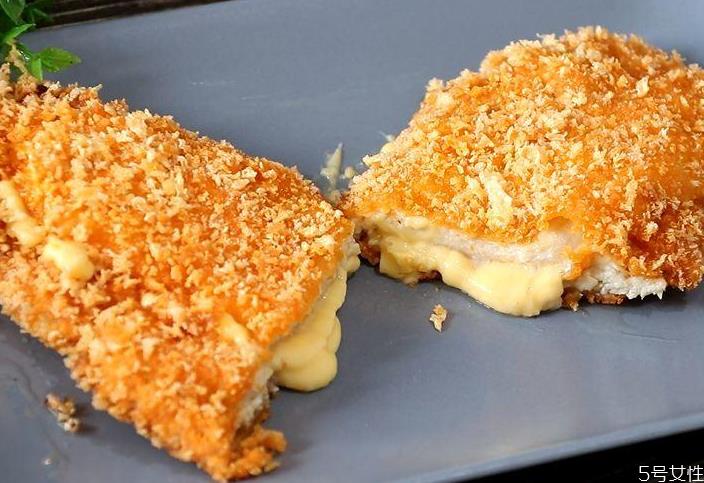 爆浆芝士鸡排好吃吗 爆浆鸡排和普通鸡排哪个好吃 爆浆芝士鸡排好吃吗 爆浆鸡排和普通鸡排哪个好吃