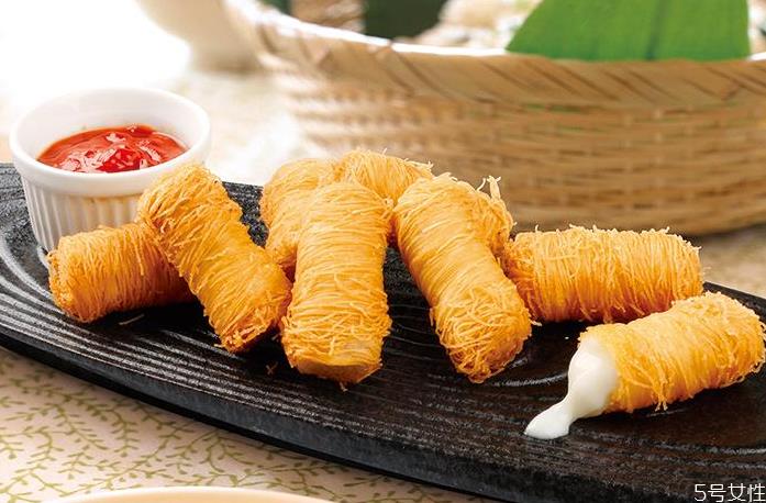 炸牛奶没有面包糠可以用什么代替 不用面包糠做炸牛奶 炸牛奶没有面包糠可以用什么代替 不用面包糠做炸牛奶