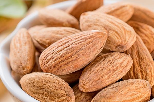 巴旦木是桃仁吗 属于扁桃仁 巴旦木是桃仁吗 属于扁桃仁