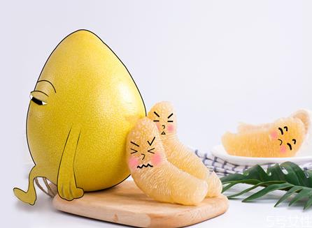 柚子皮洗澡有什么用 柚子皮烧成灰的作用 柚子皮洗澡有什么用 柚子皮烧成灰的作用