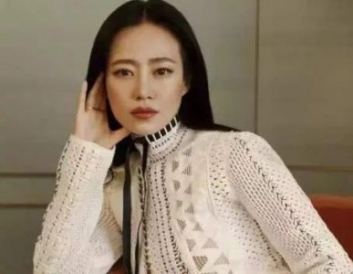 ​戏里大跳钢管舞，戏外被神秘男拍屁股，36岁谭卓自视尤物尺度大