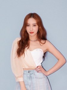 ​女星许靖韵自认与澳门富二代分手，曾与男性保持暧昧关系脚踏两船