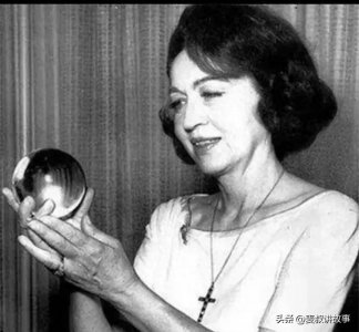 ​美国近代著名的预言家，预言了中国将在2027年实现统一。