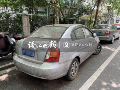 ​追踪丨欠下8万多元停车费的小伙 据说曾是银行业务员？