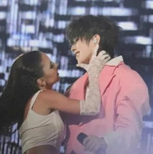 ​蔡徐坤晒肌肉照！硕大胸肌惹粉丝集体舔屏：这也太帅了