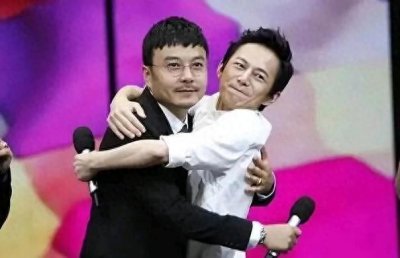 ​何炅与汪涵疑似感冒，健康状况引关注