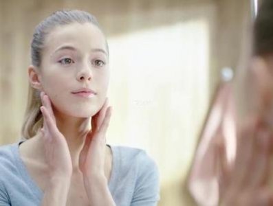 ​白醋美白的正确方法（白醋的几大护肤妙用，很多人都不知道，学到就是赚到）