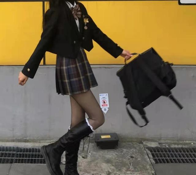 基础jk制服的几种搭配分享(jk制服怎么穿这样搭配)(12)