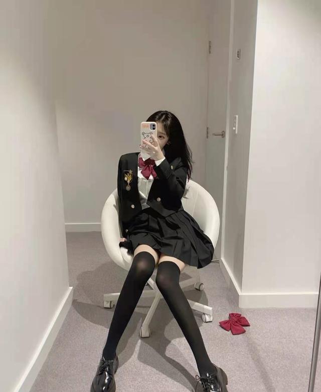 基础jk制服的几种搭配分享(jk制服怎么穿这样搭配)(9)
