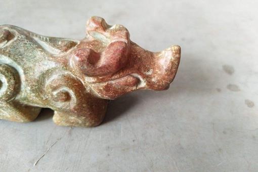 一龙一猪用来比喻两个人什么