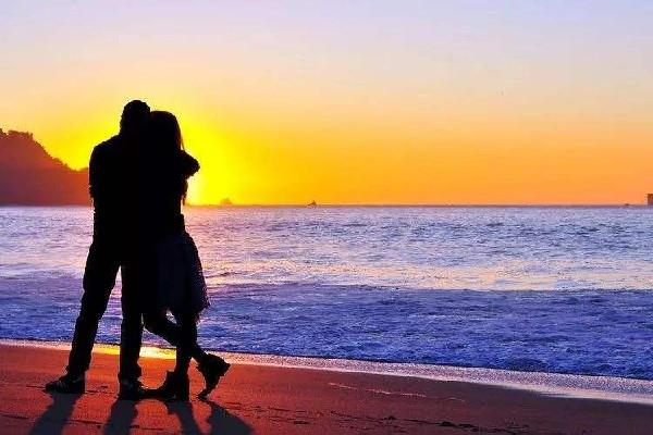 恋爱中男生都很想亲密接触吗 恋爱中男生为什么喜欢亲亲抱抱