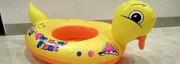 游泳圈坏了怎么修补,游泳圈漏了一个洞怎么补图3