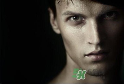 ​三伏天不出汗怎么回事？三伏天脸上爱出汗怎么回事？