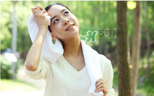 三伏天不出汗怎么回事?三伏天脸上爱出汗怎么回事? 三伏天不出汗怎么回事?三伏天脸上爱出汗怎么回事?