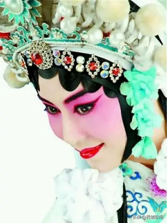 历届四大花旦（历代四小花旦的生图PK）(1)