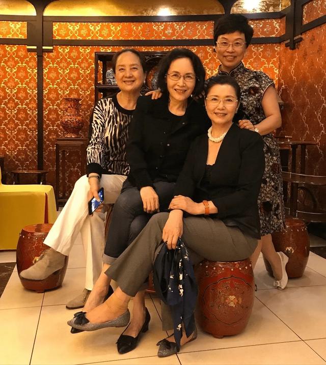 八十年代演员赵静画面（难忘街上流行红裙子）(6)