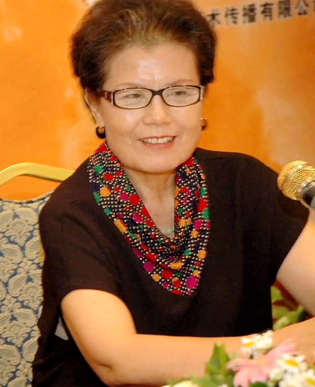 八十年代演员赵静画面（难忘街上流行红裙子）(12)