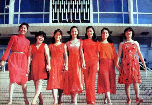 八十年代演员赵静画面（难忘街上流行红裙子）(2)