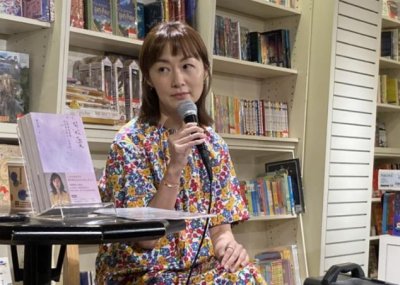 ​郑家榆罕见现身，提及和孙耀威分手经历泪洒当场：对方突然就消失