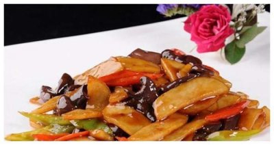 ​红蘑土豆片的好吃做法，营养丰富又好吃，你喜欢吃吗？